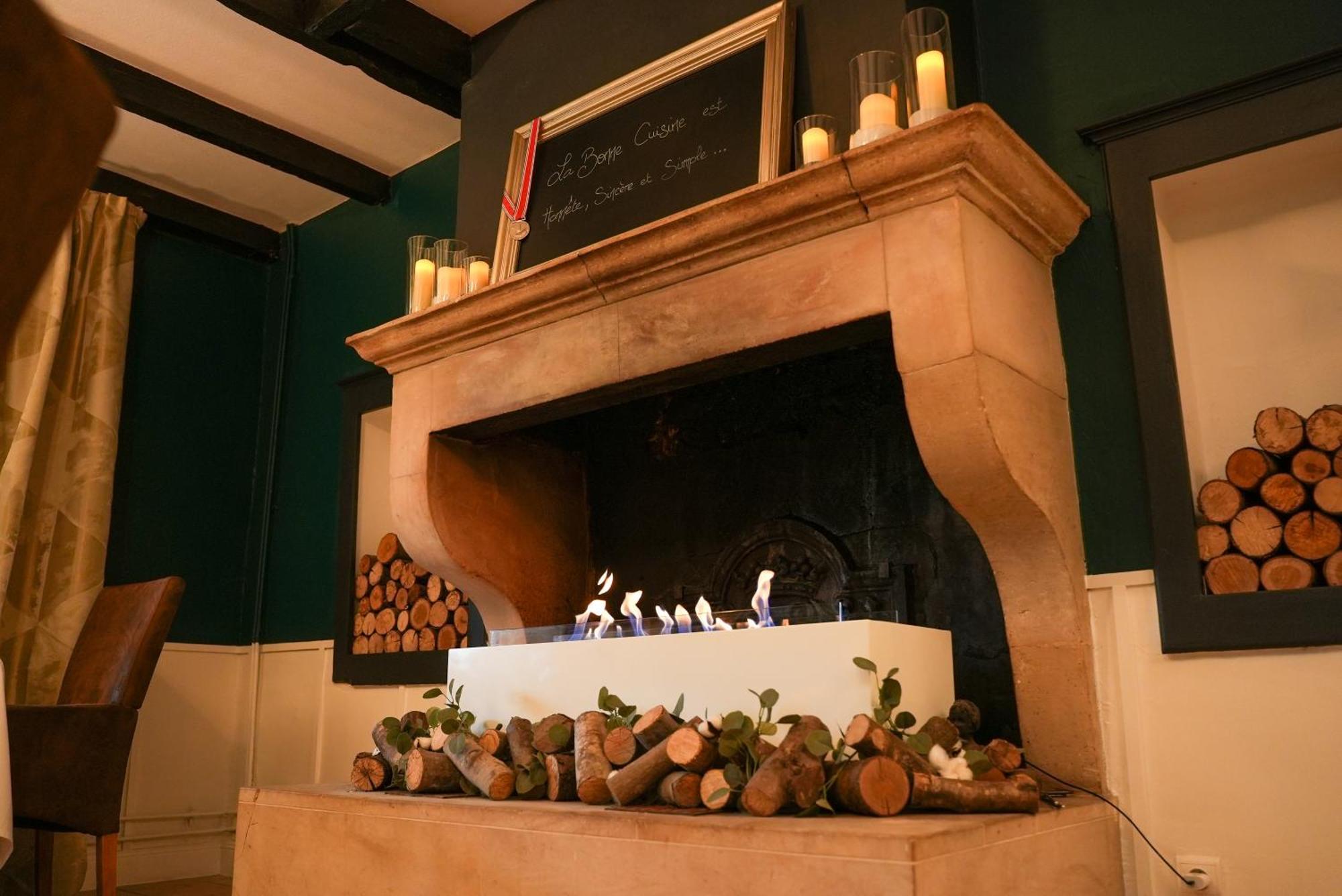 Logis Le Relais De La Voie Sacree Hotel Issoncourt Luaran gambar