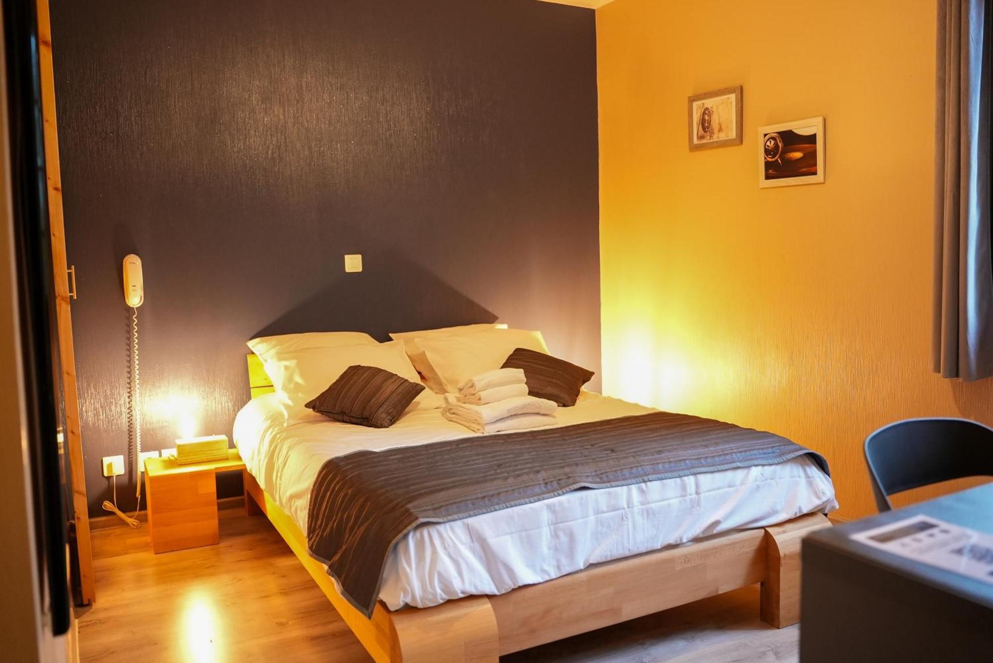 Logis Le Relais De La Voie Sacree Hotel Issoncourt Luaran gambar
