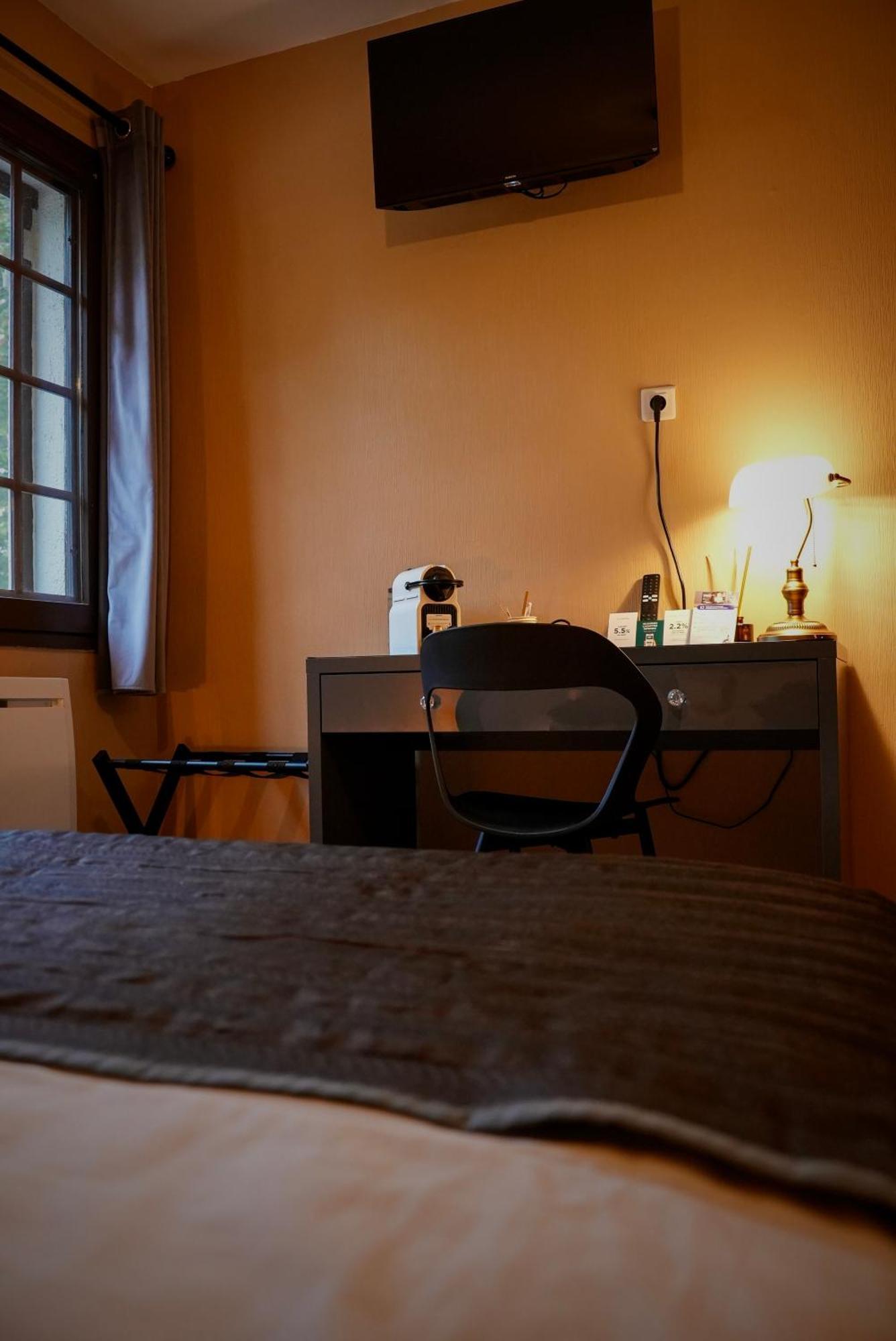 Logis Le Relais De La Voie Sacree Hotel Issoncourt Luaran gambar